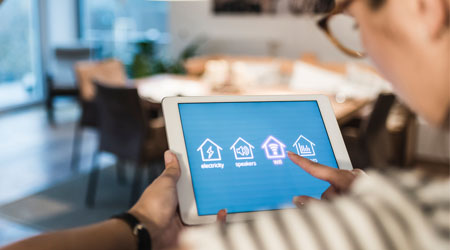 Which energy providers have the best apps to track daily usage?